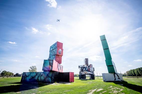 Kunstinstallatie op weide Rock Werchter