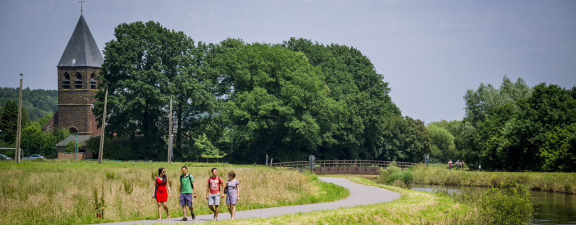 Wandelaars aan de Demer in Langdorp